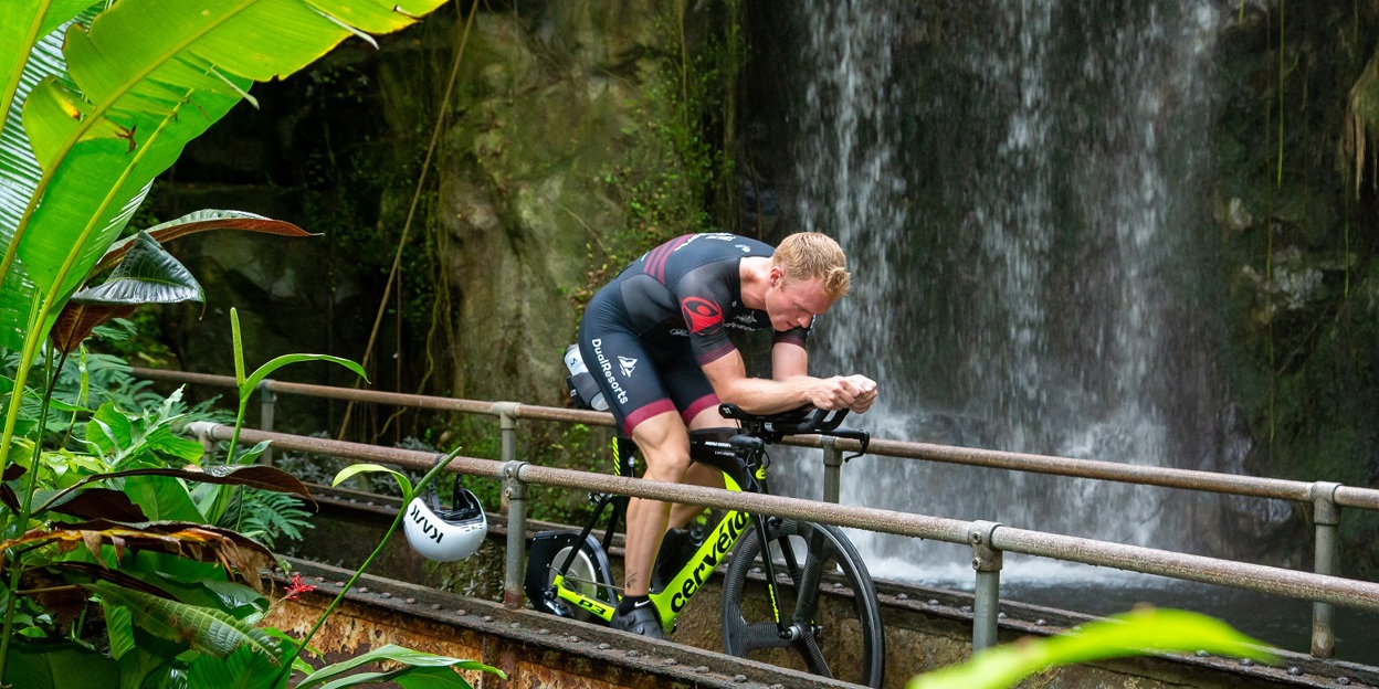 Atleet traint in Bush voor WK Ironman
