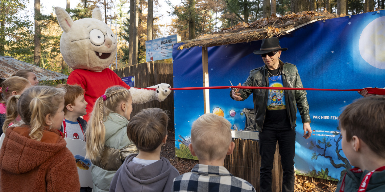 Paul van Loon opent Dolfje Weerwolfje doolhof
